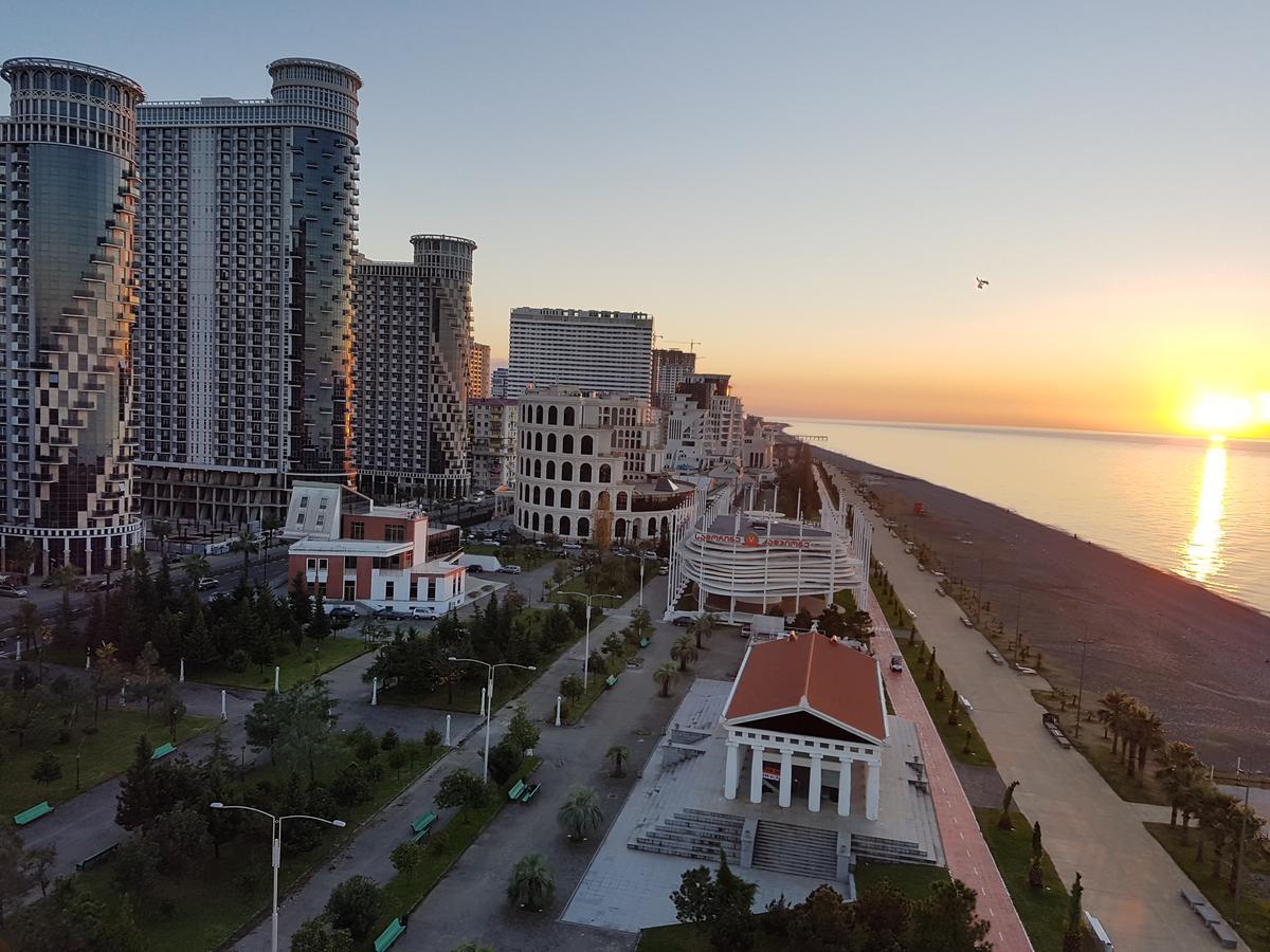 Panorama Sea Tower Aparthotel Batumi Exterior foto