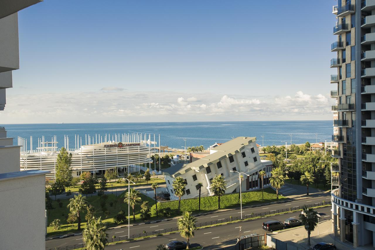 Panorama Sea Tower Aparthotel Batumi Exterior foto